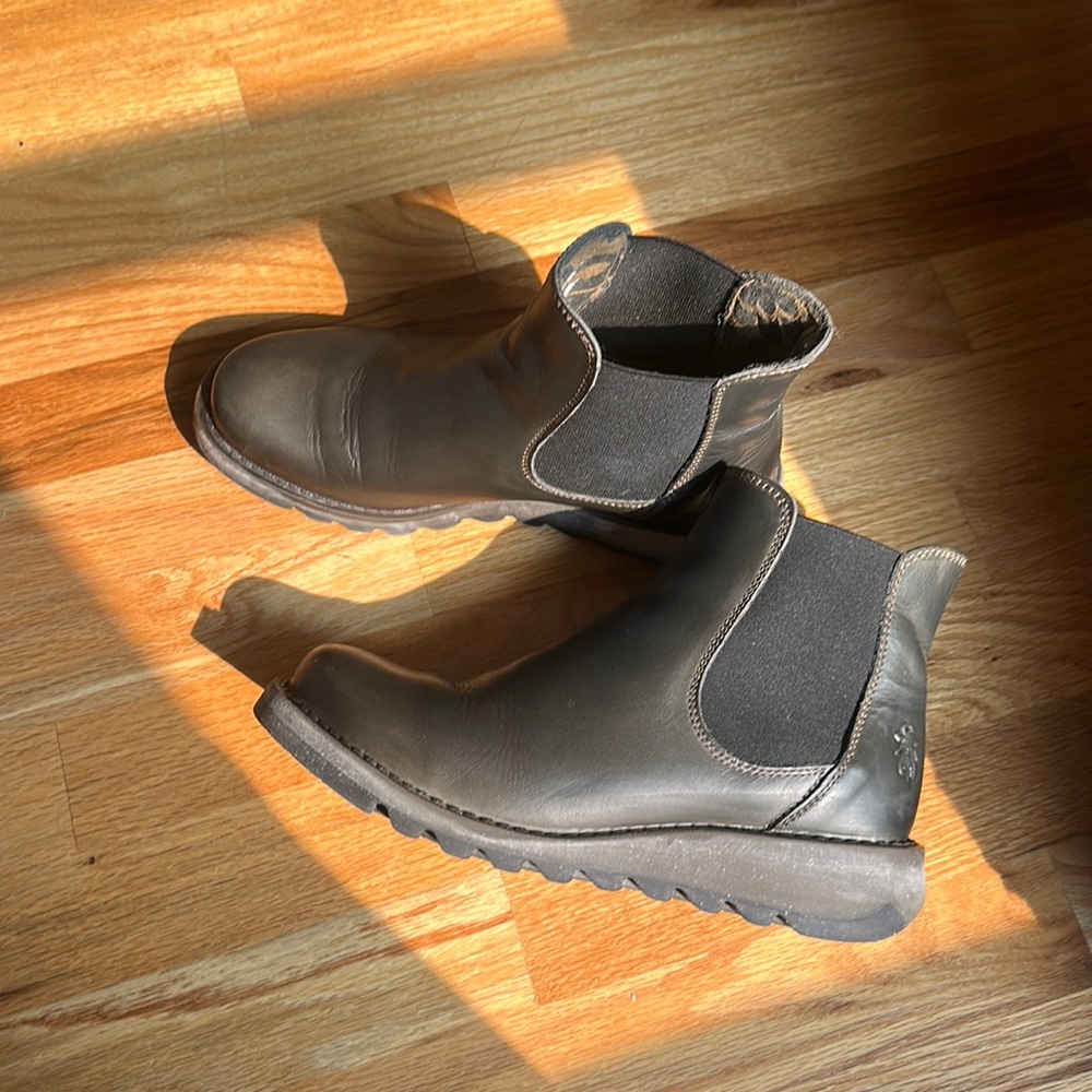 Leather Chelsea boots